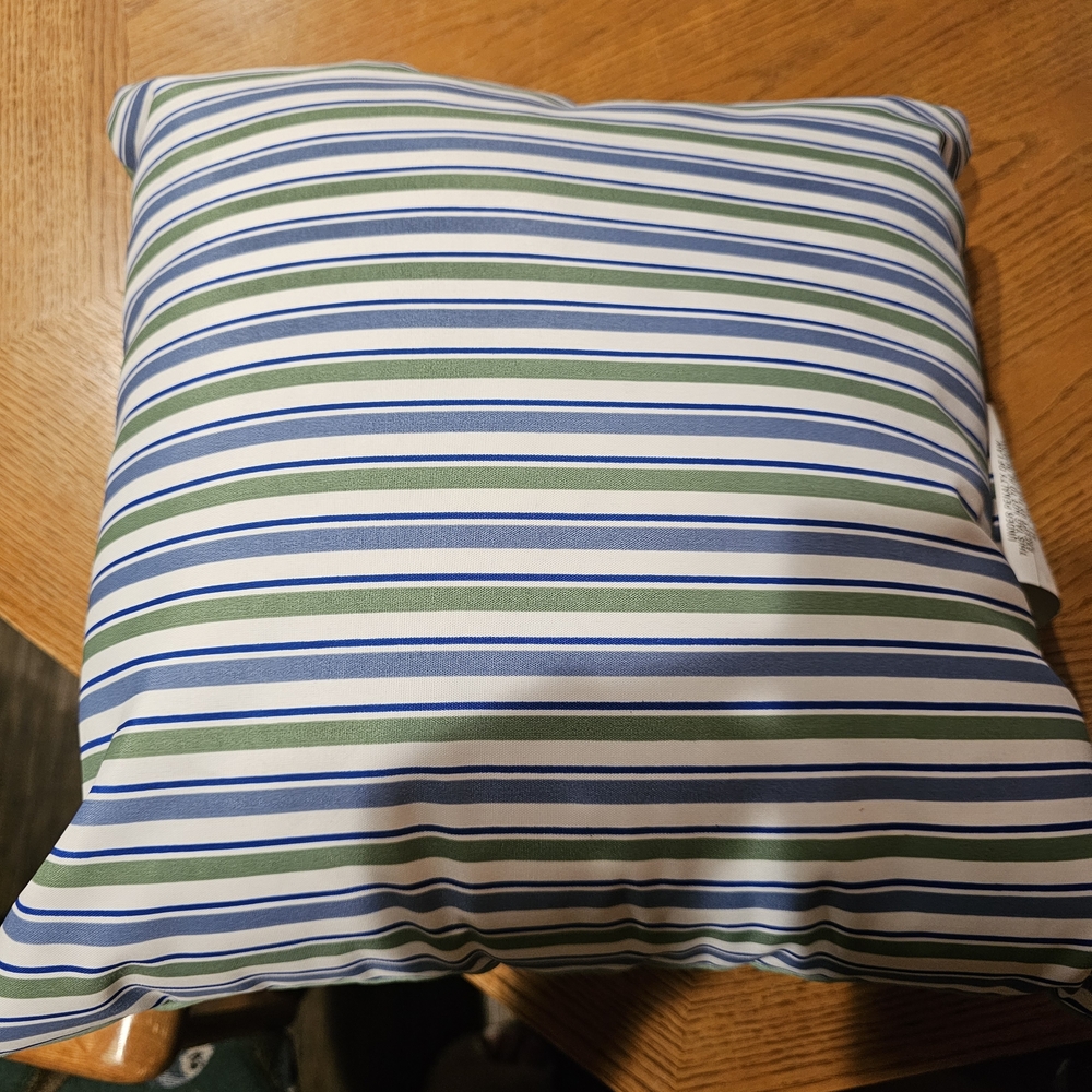 Room Essentials Outdoor Pillow 17 inches x 17 Inches